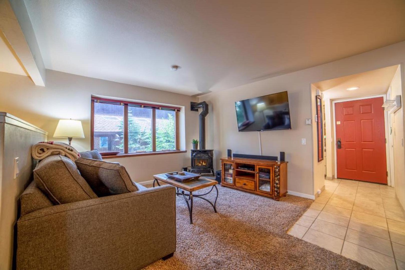 #421 - Pet-friendly Steps From Gondola & Village Shops Mammoth Lakes